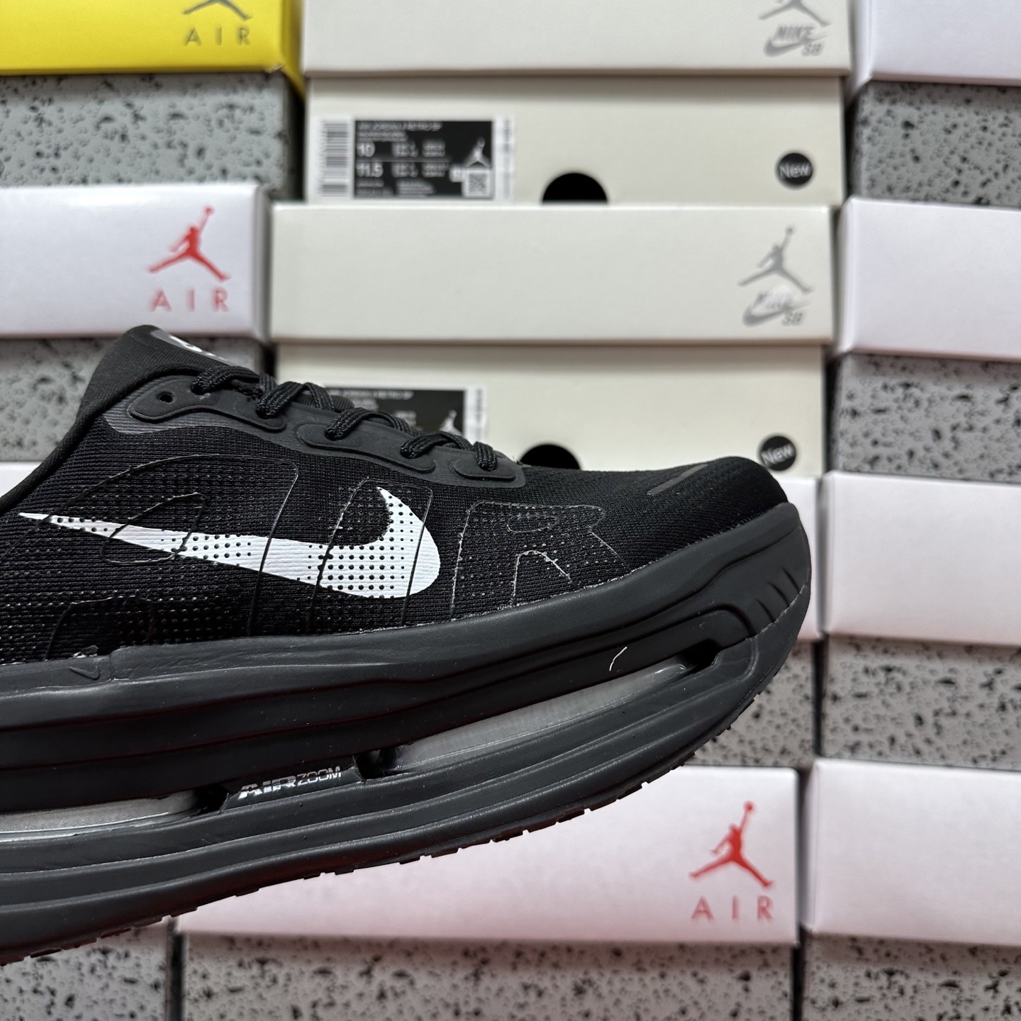 Nike VOMERO PREMIUM HM5973-100 2