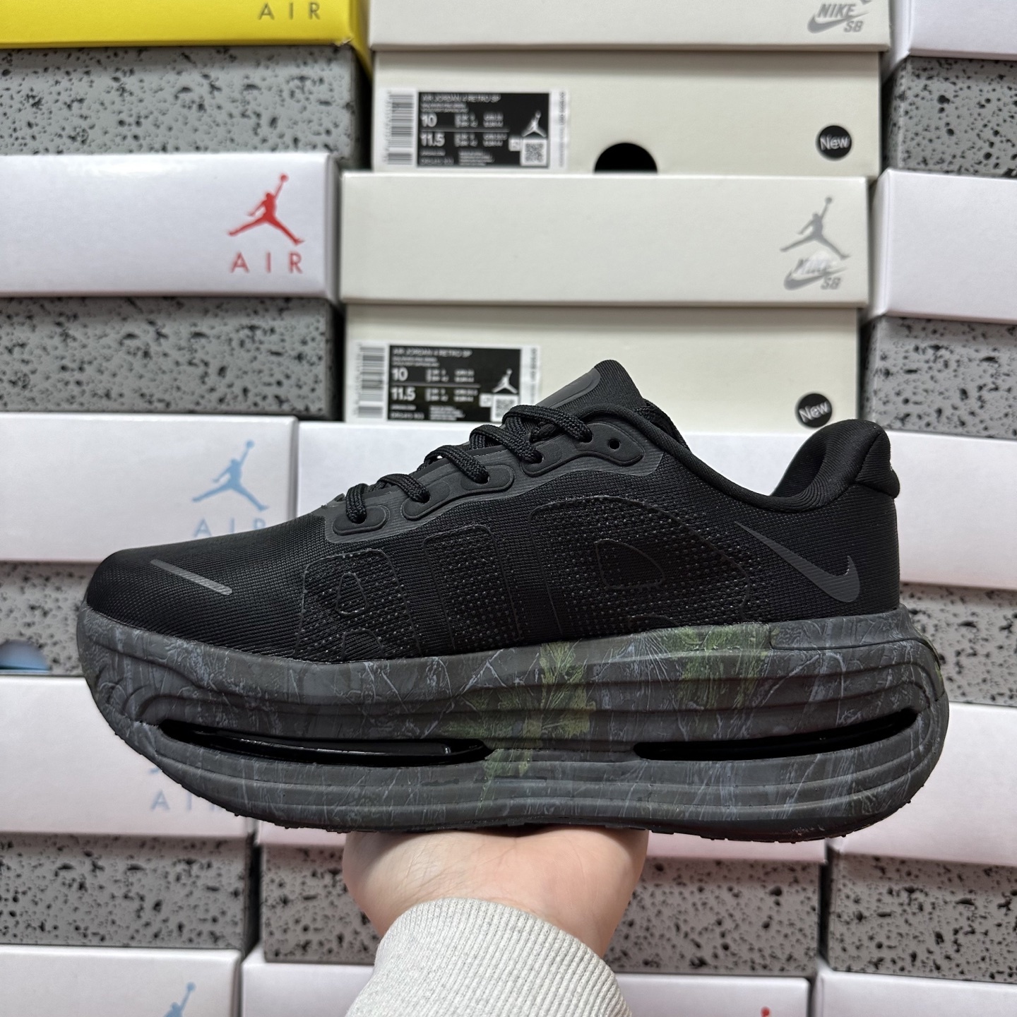 Nike VOMERO PREMIUM IQ7325-001 3