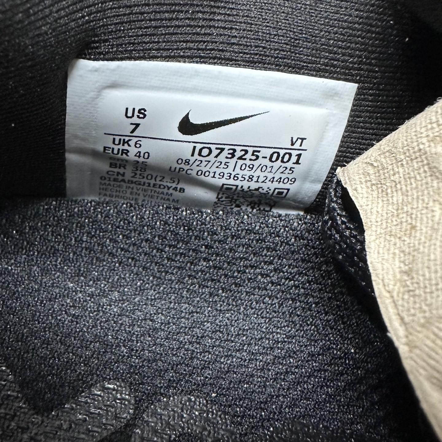 Nike VOMERO PREMIUM IQ7325-001 4