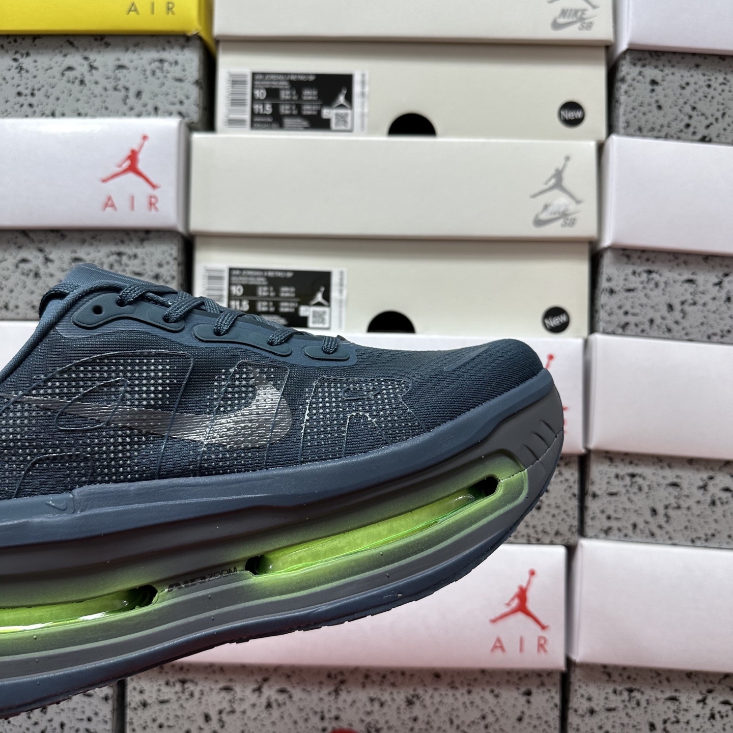 Nike VOMERO PREMIUM HQ2050-611 3