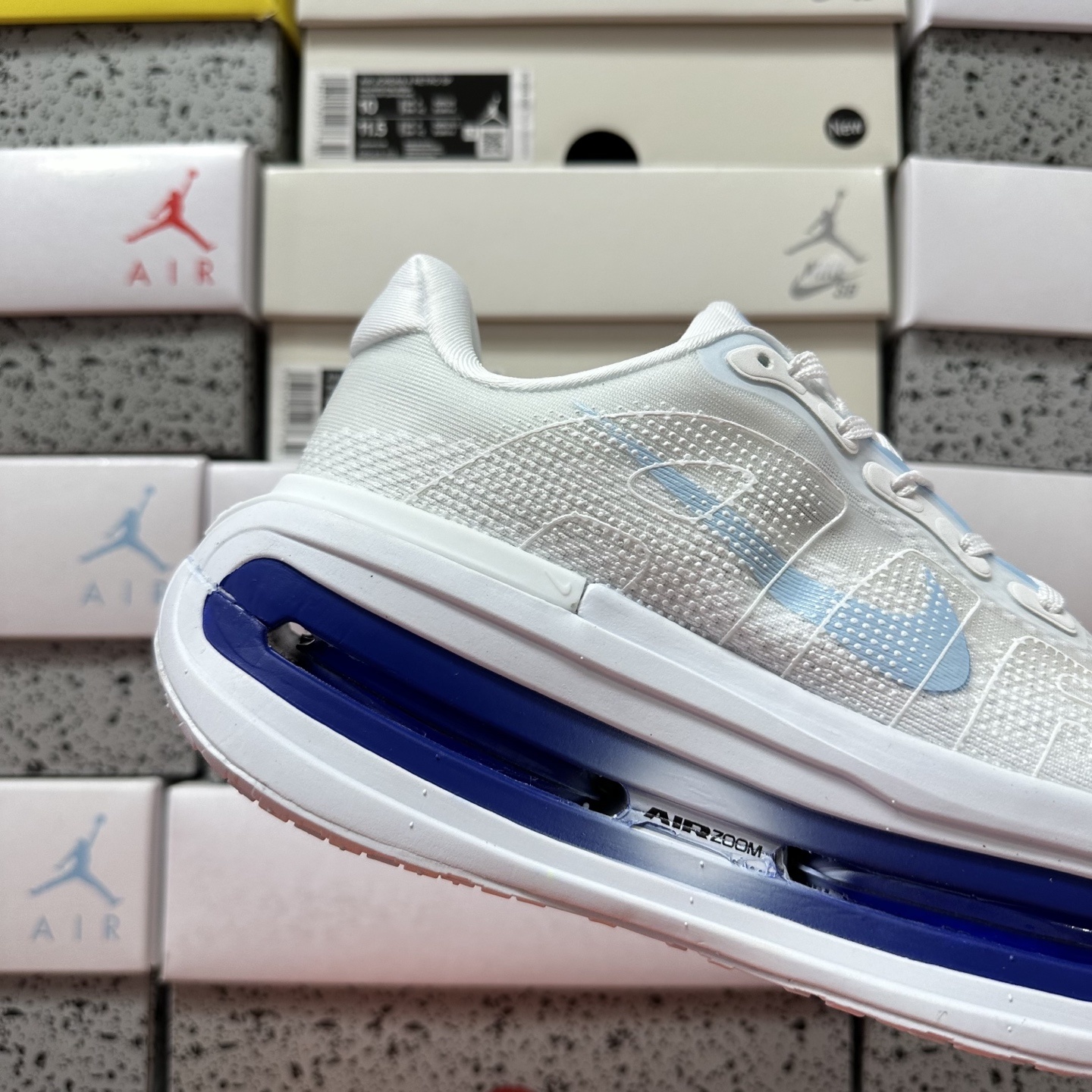 Nike VOMERO PREMIUM HQ2050-566 2