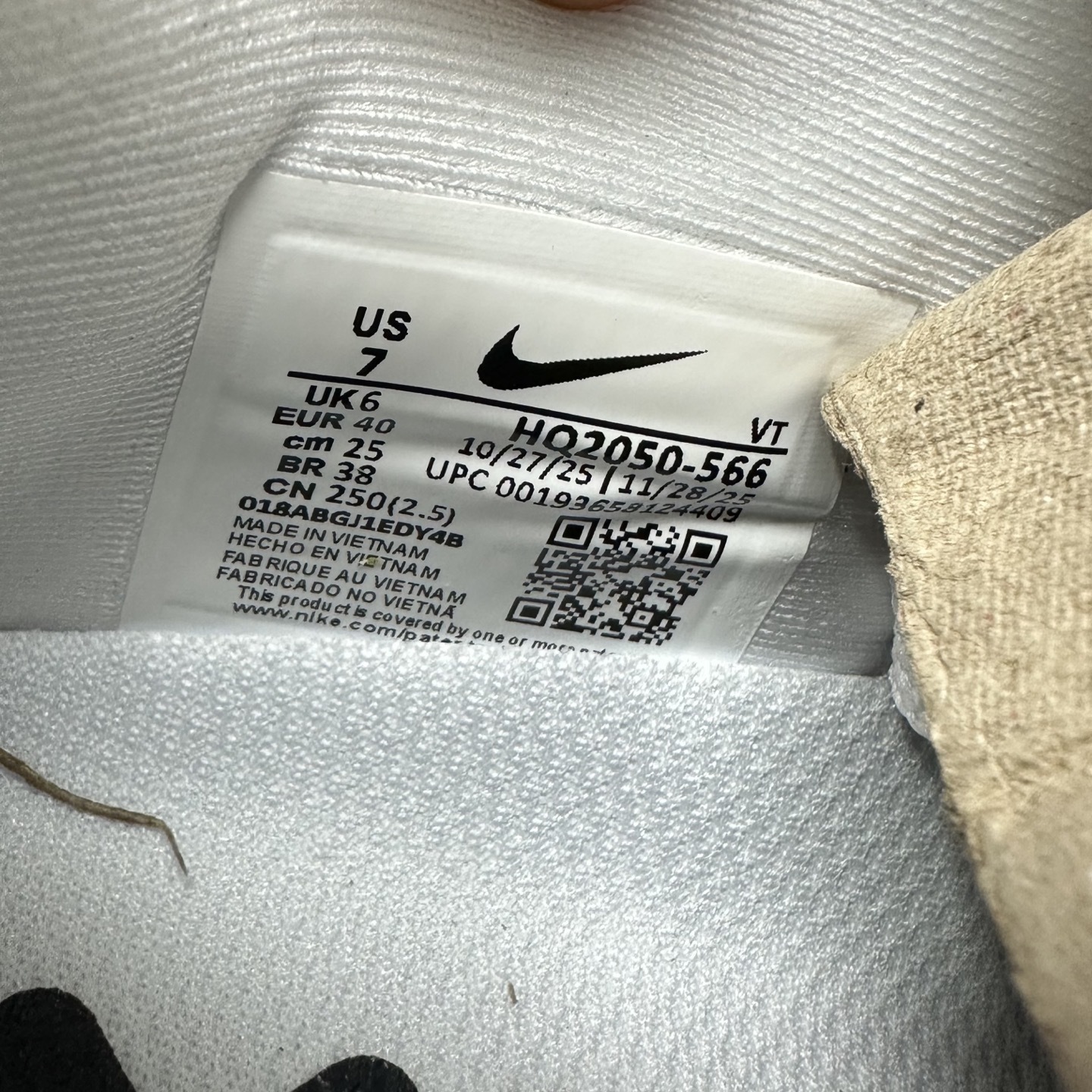 Nike VOMERO PREMIUM HQ2050-566 3