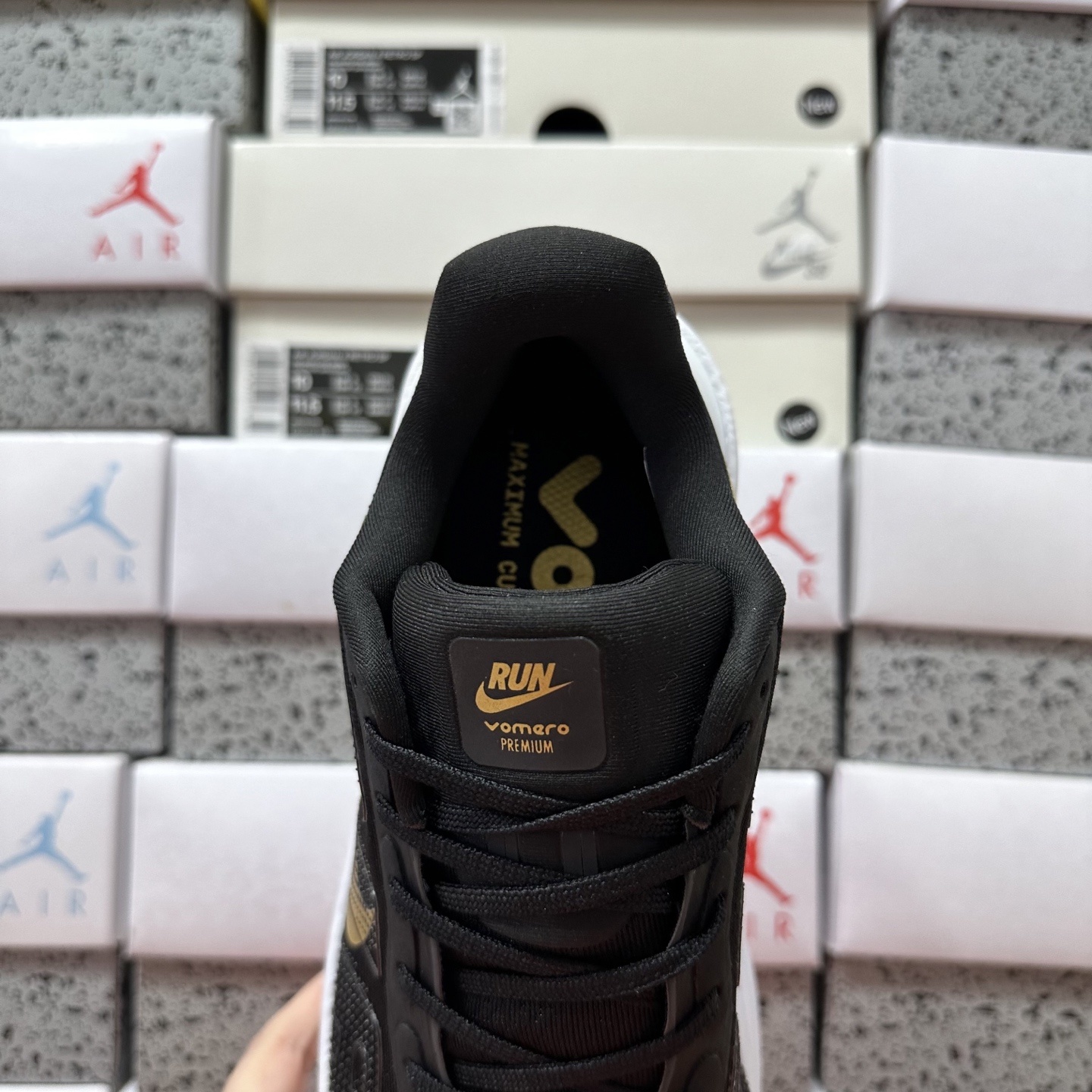 Nike VOMERO PREMIUM HQ2050-683 2