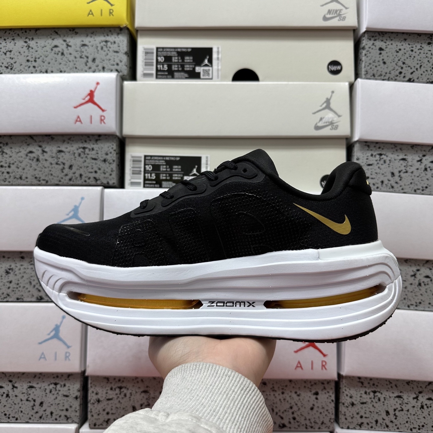 Nike VOMERO PREMIUM HQ2050-683 3