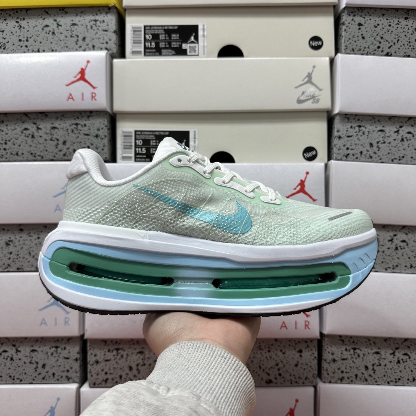 Nike VOMERO PREMIUM HQ2050-983 2