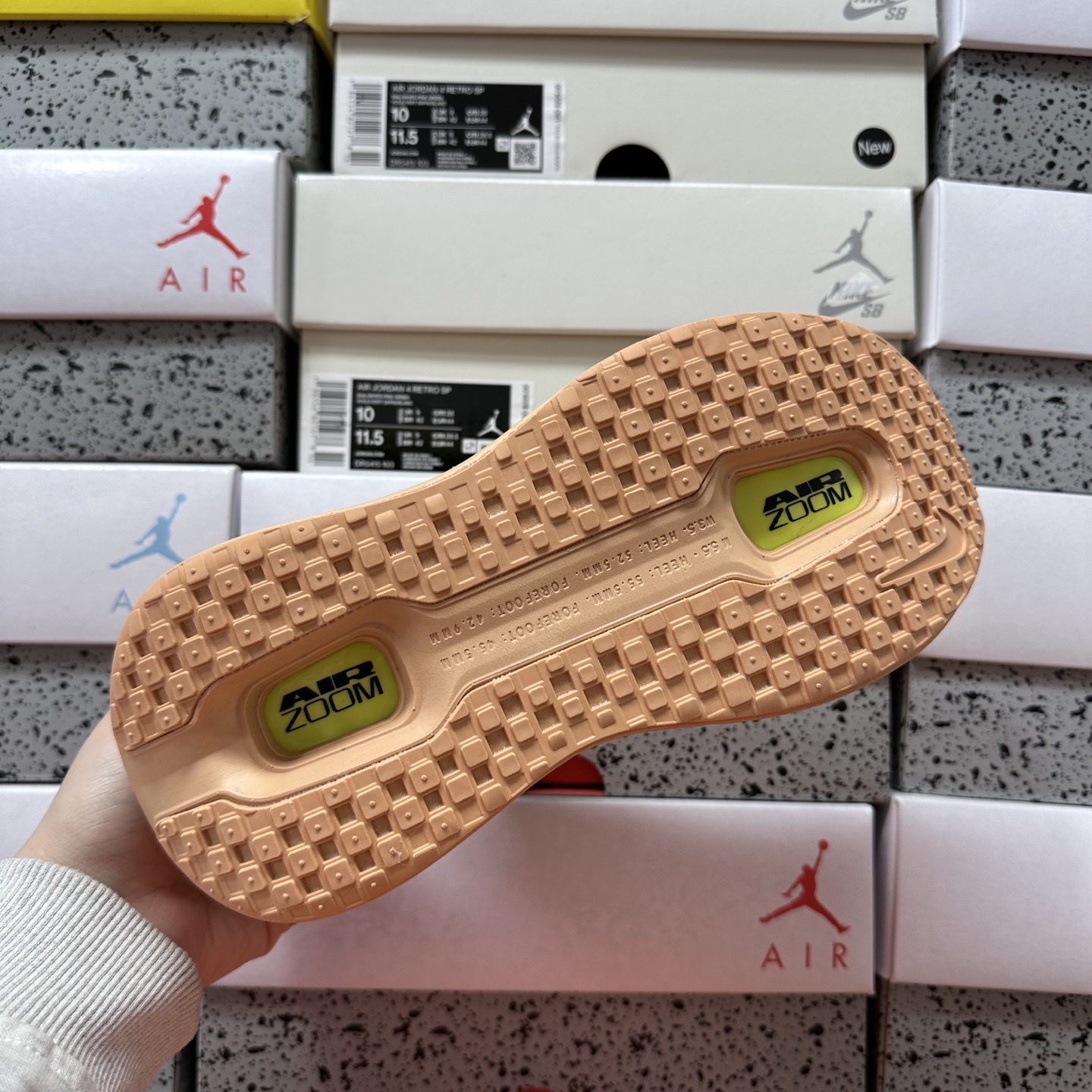 Nike VOMERO PREMIUM HQ2050-100 3