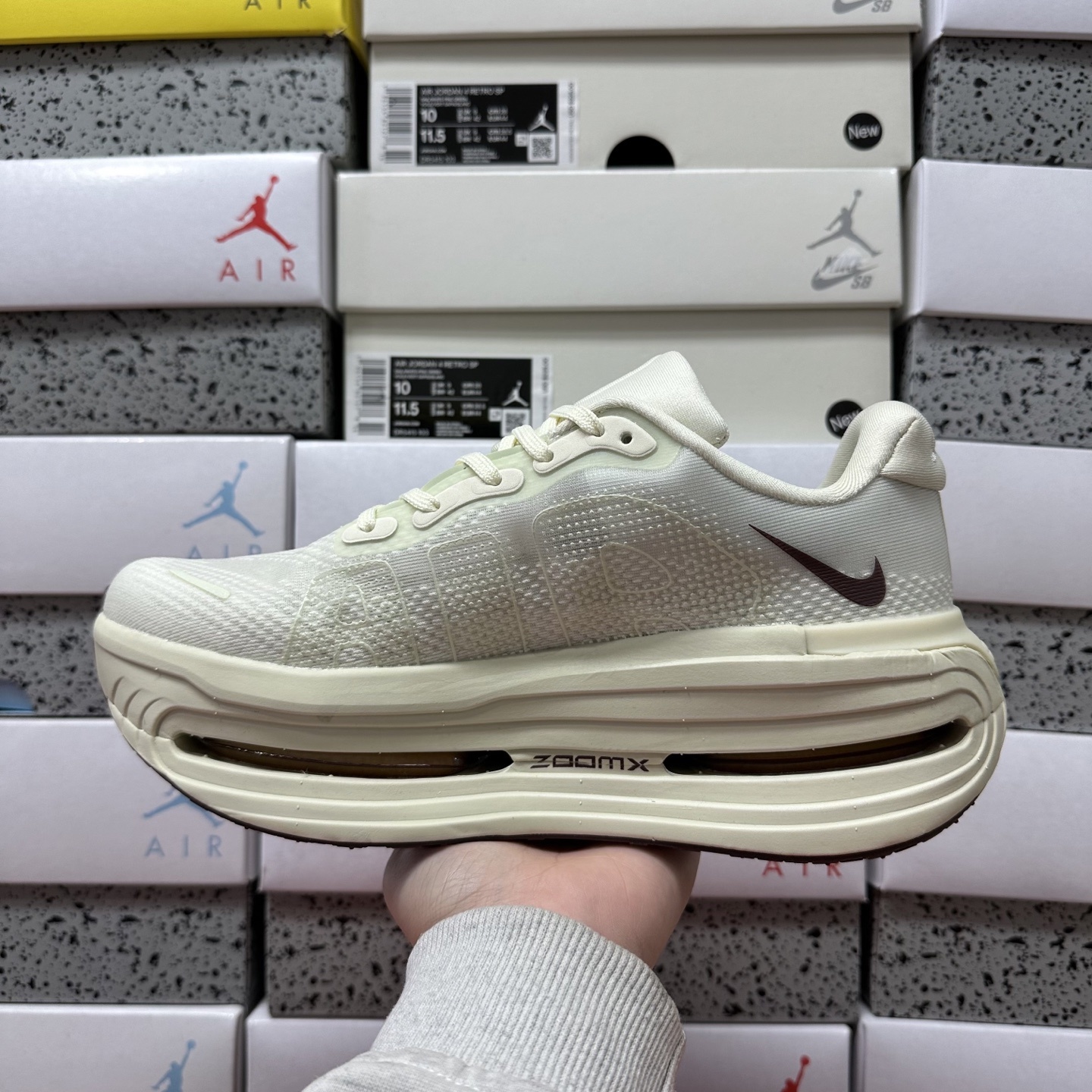 Nike VOMERO PREMIUM HQ2050-700 4