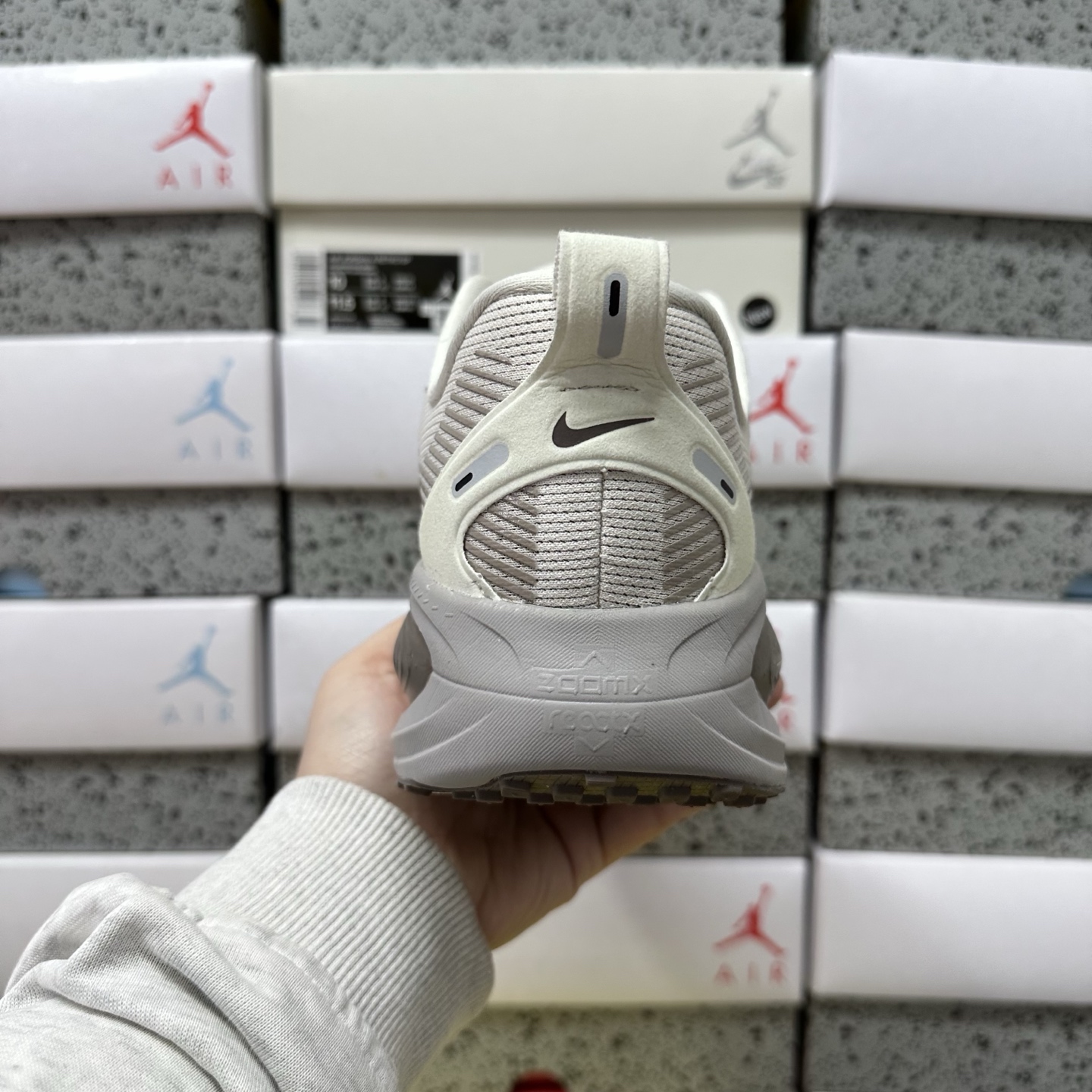 Nike Vomero 18 HM6804-003 2