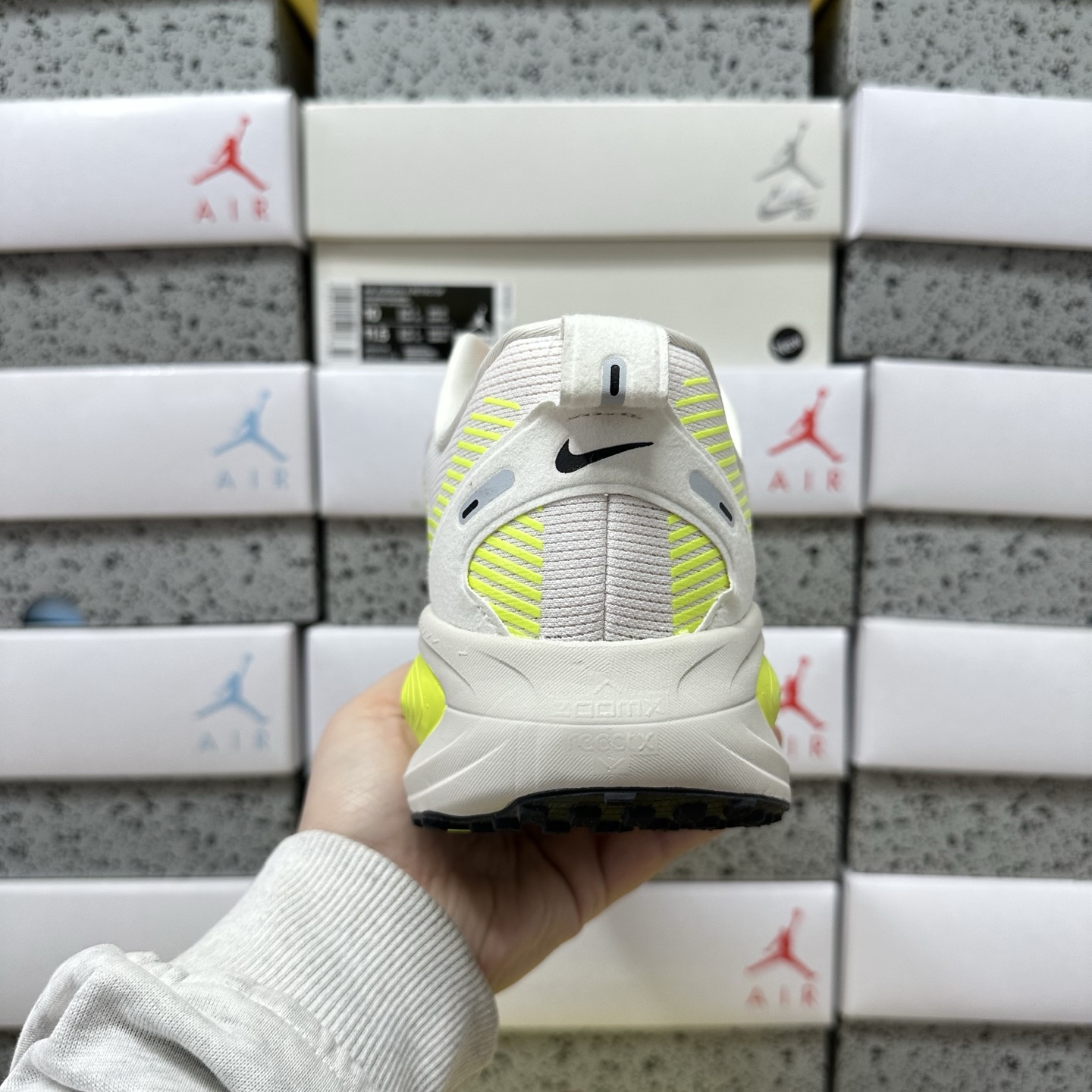 Nike Vomero 18 HM6804-002 2