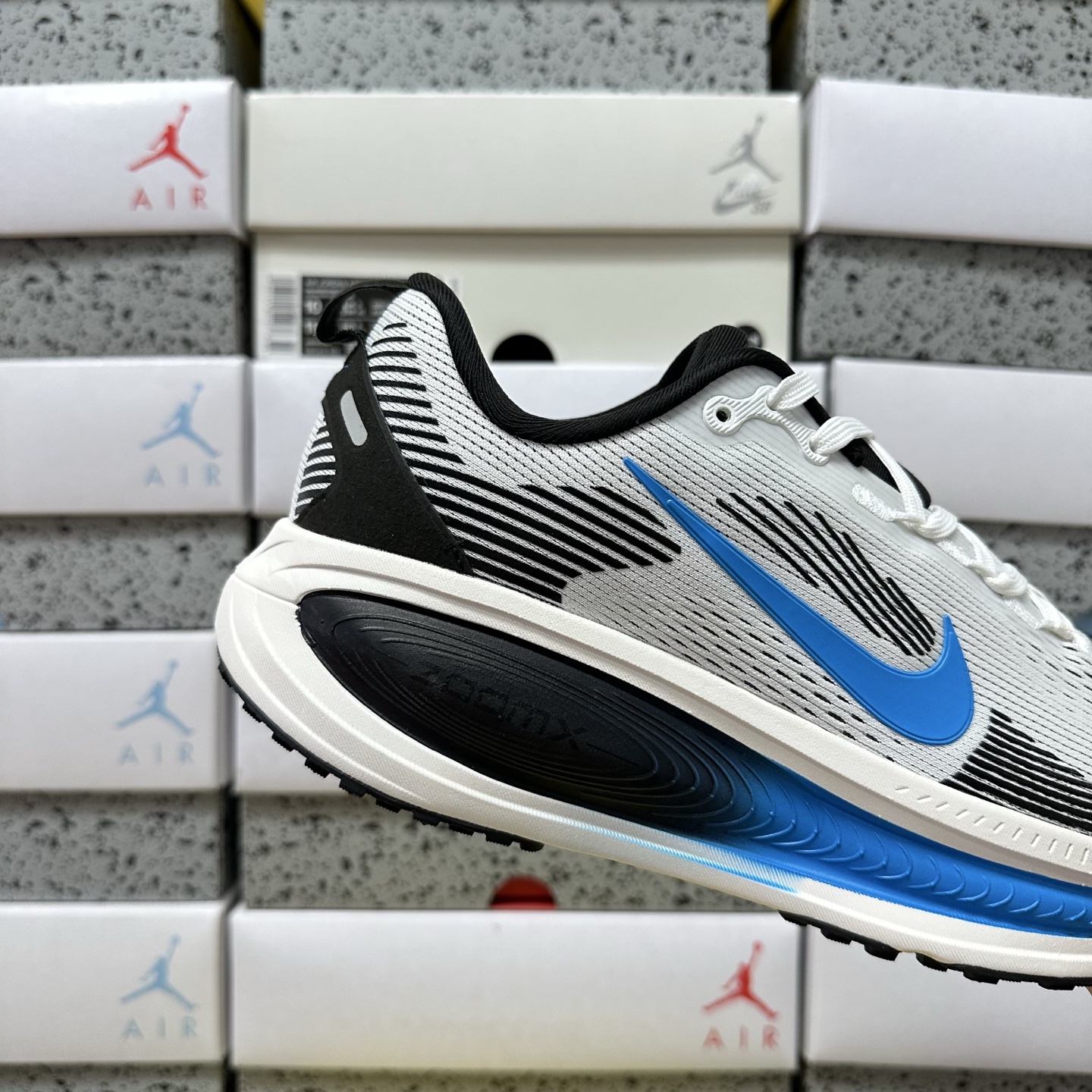 Nike Vomero 18 IB7722-100 3