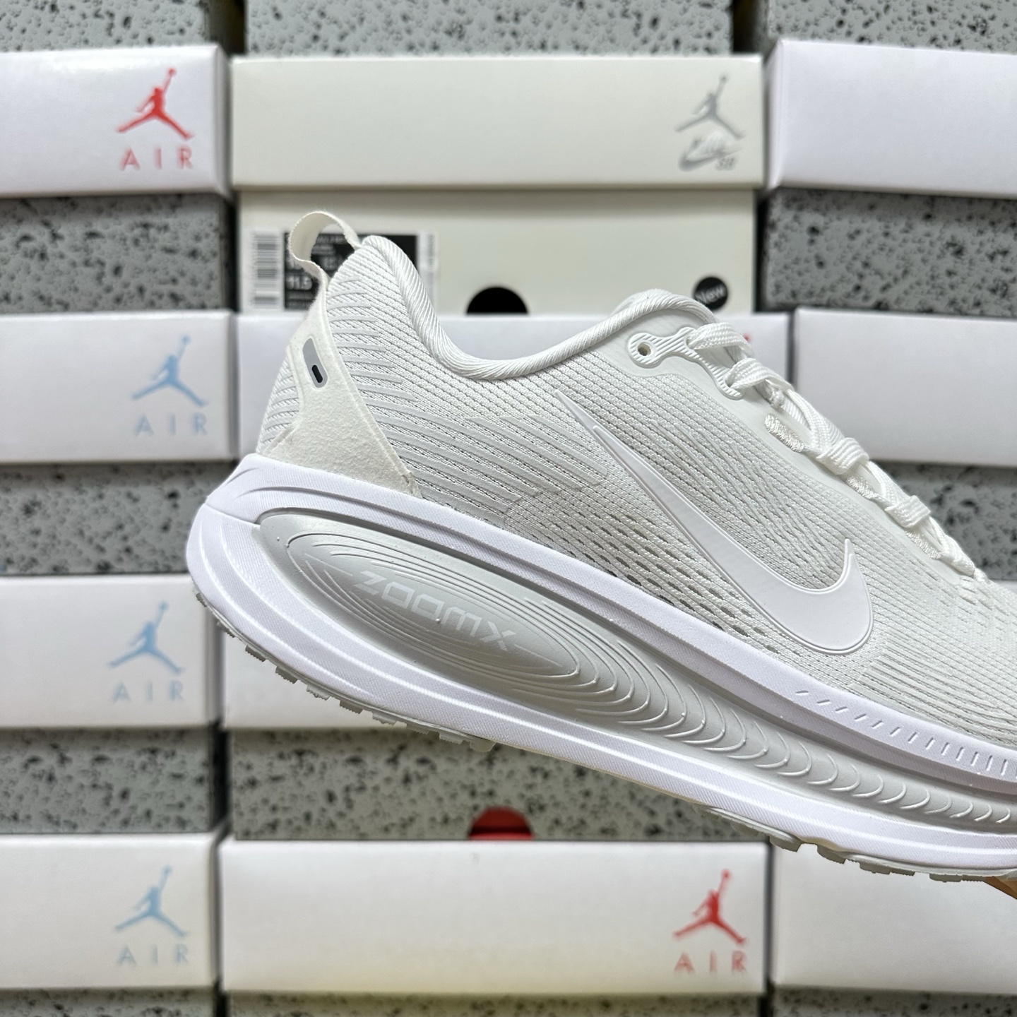 Nike Vomero 18 HM6803-106 3