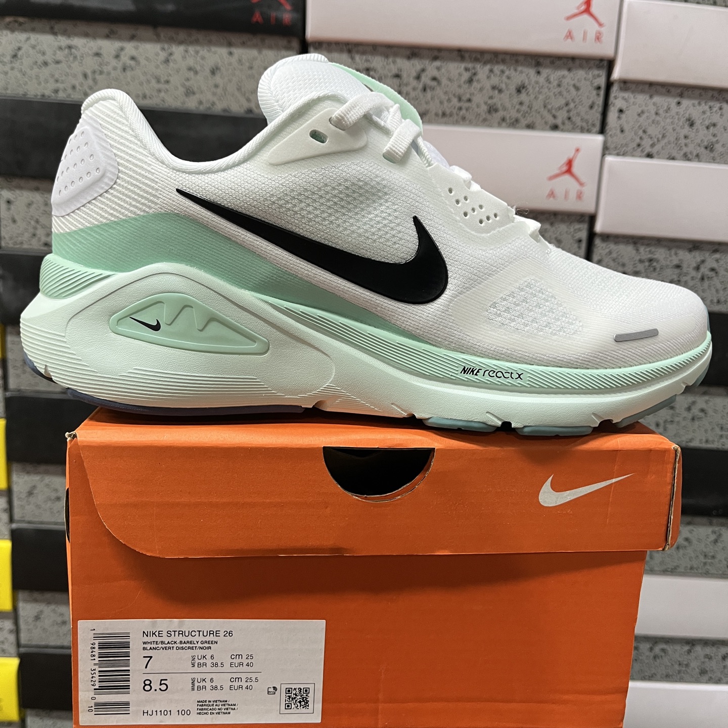 Nike STRUCTURE 26 HJ1101-100 manufacturer view 1