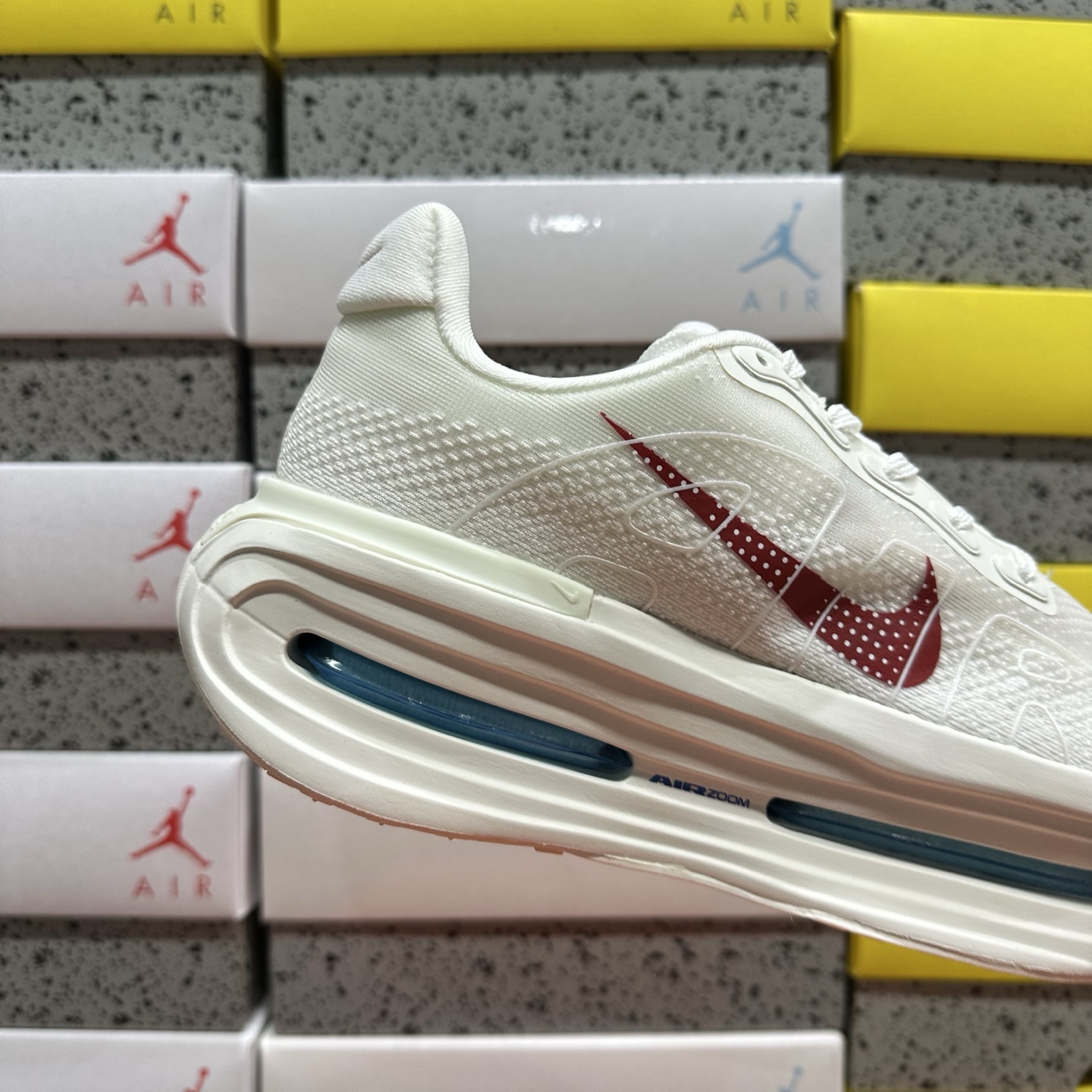Nike Vomero Premium HQ2050-304 3