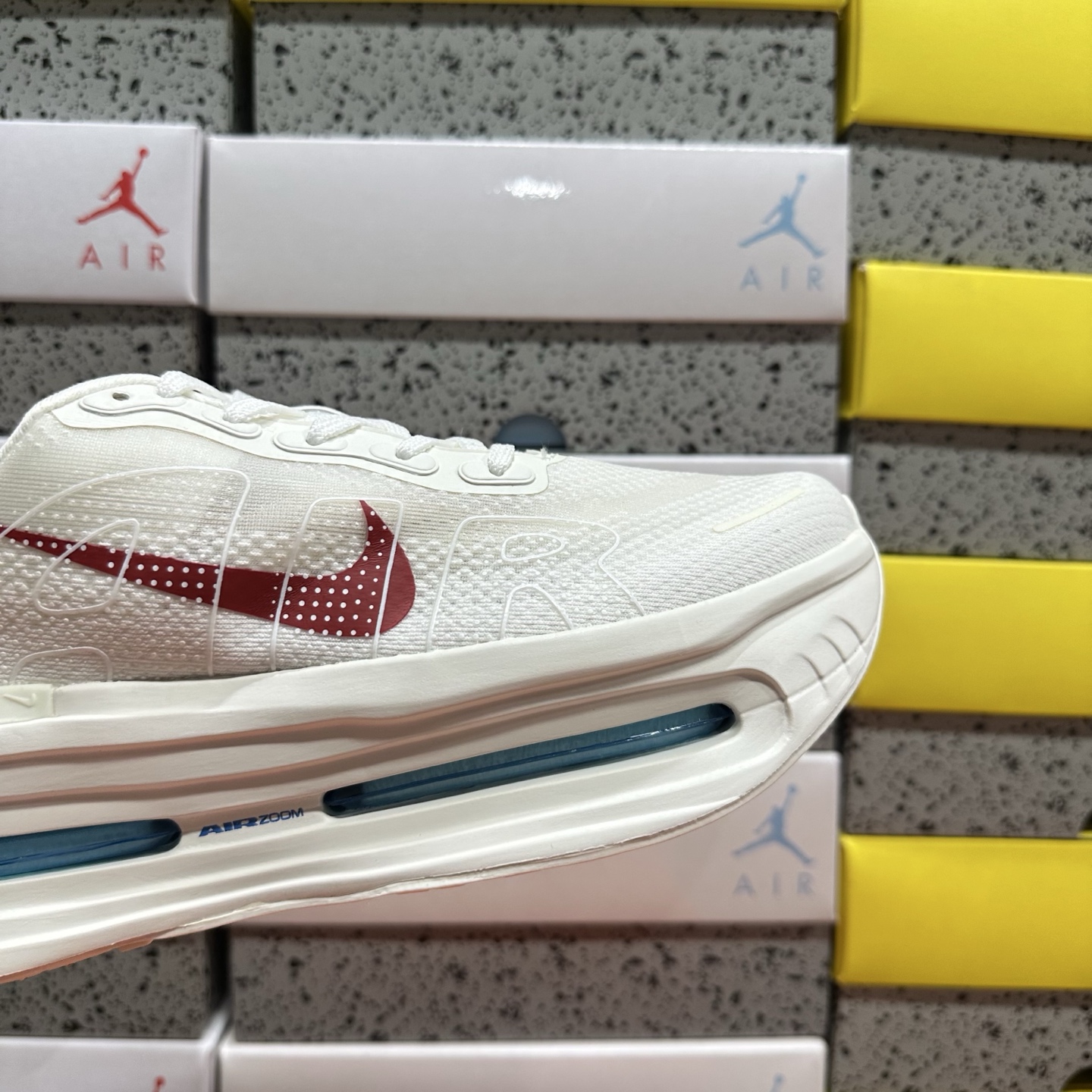 Nike Vomero Premium HQ2050-304 4