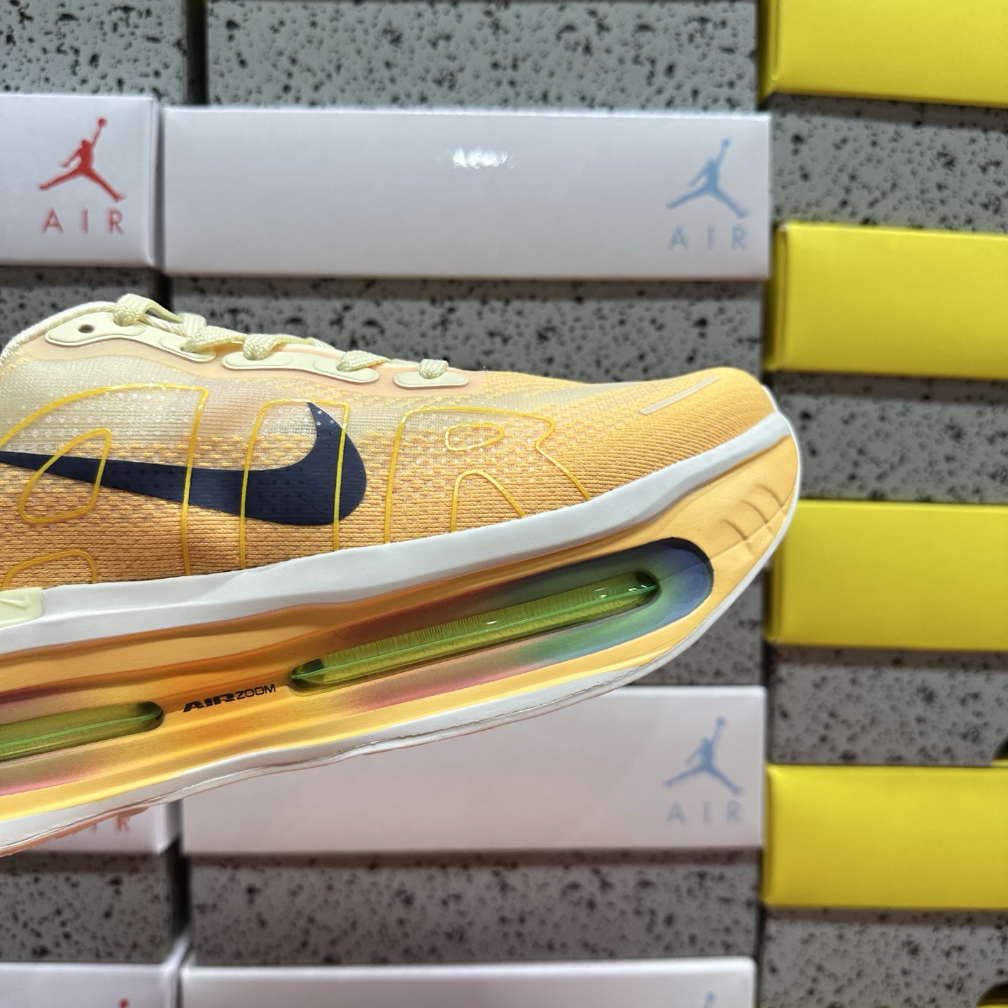 Nike Vomero Premium HQ2050-701 manufacturer view 4