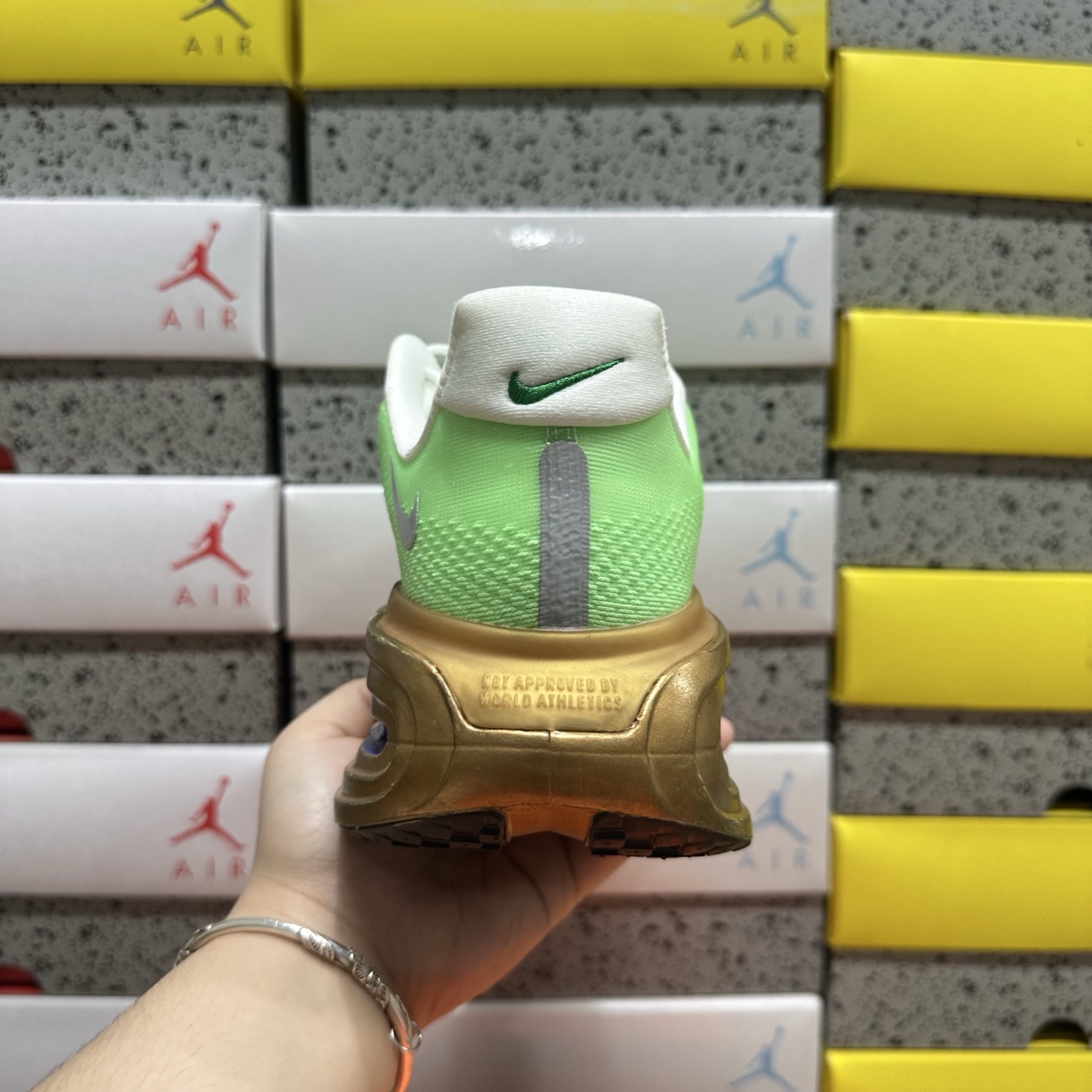 Nike Vomero Premium HQ2050-307 2