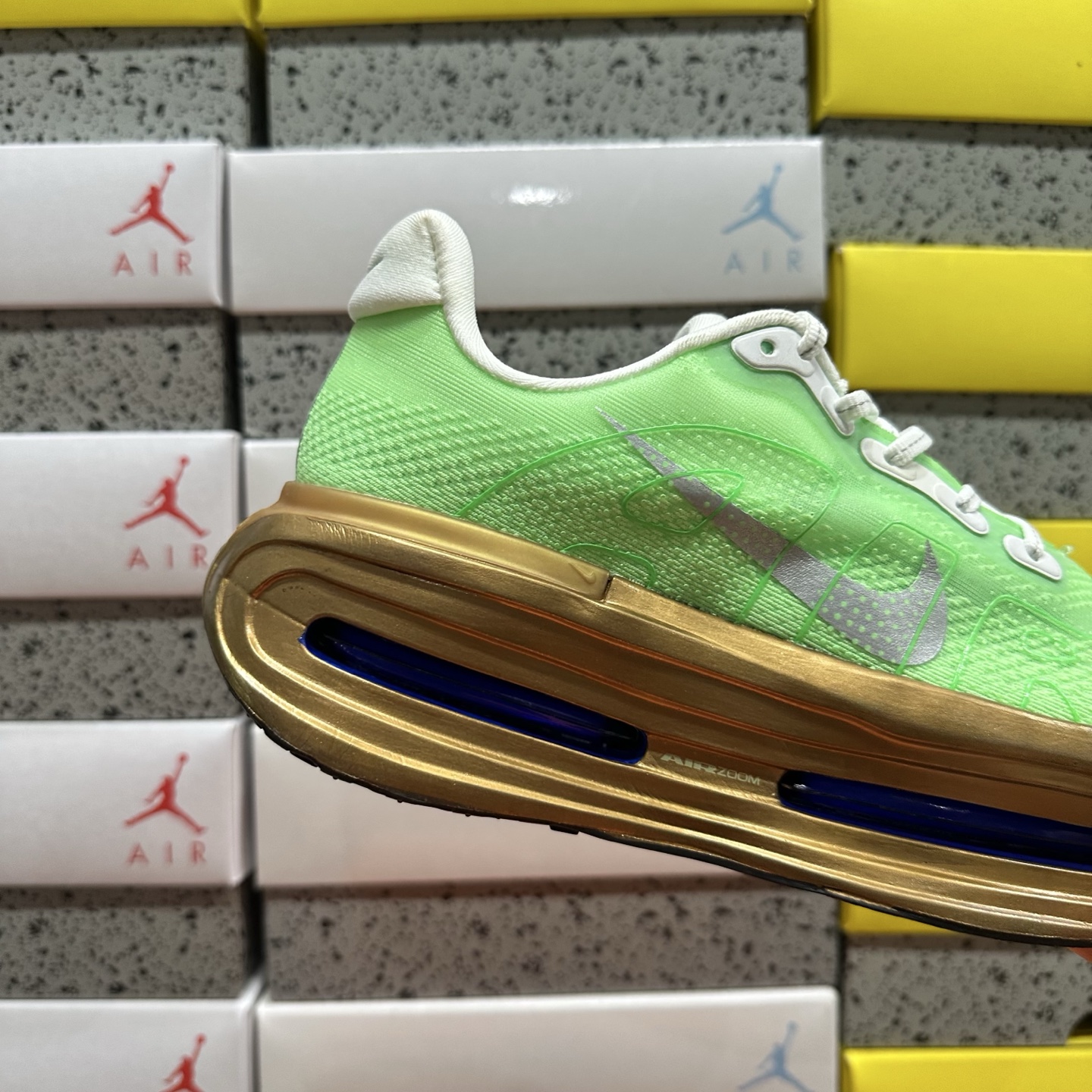 Nike Vomero Premium HQ2050-307 3