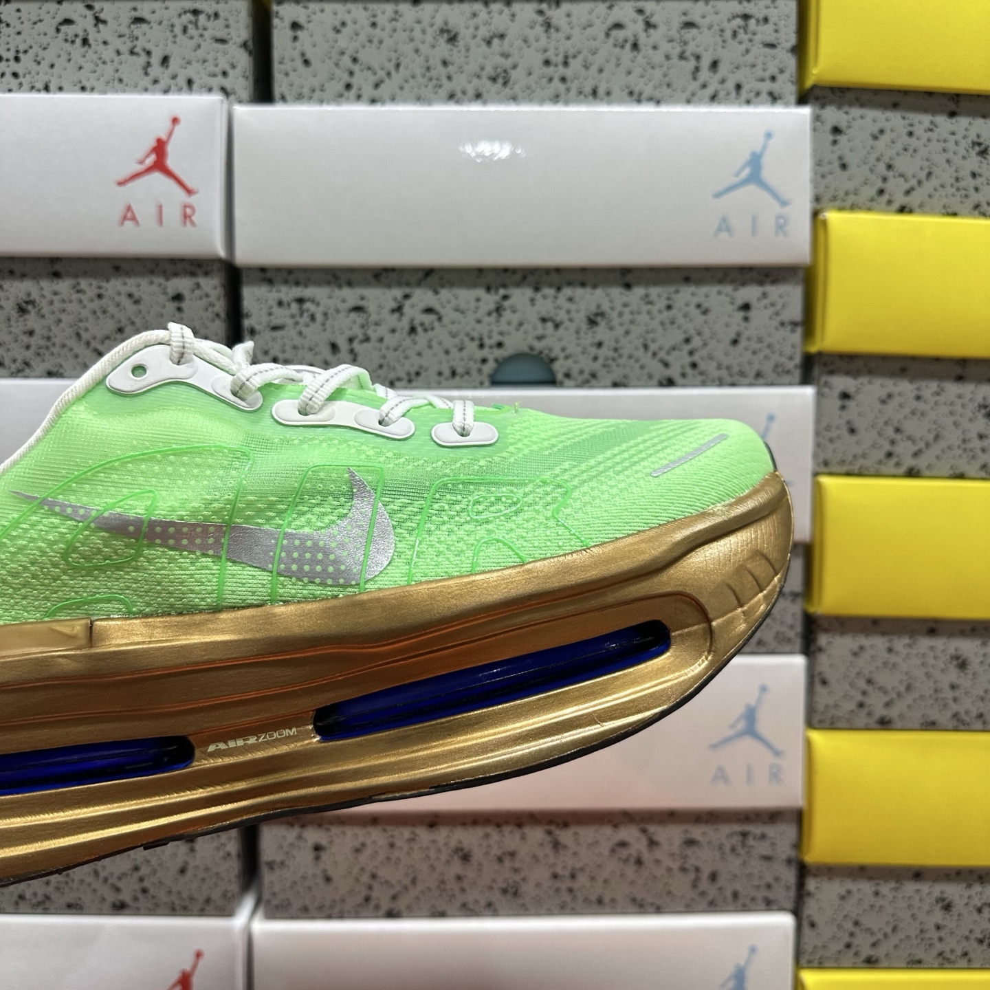 Nike Vomero Premium HQ2050-307 4