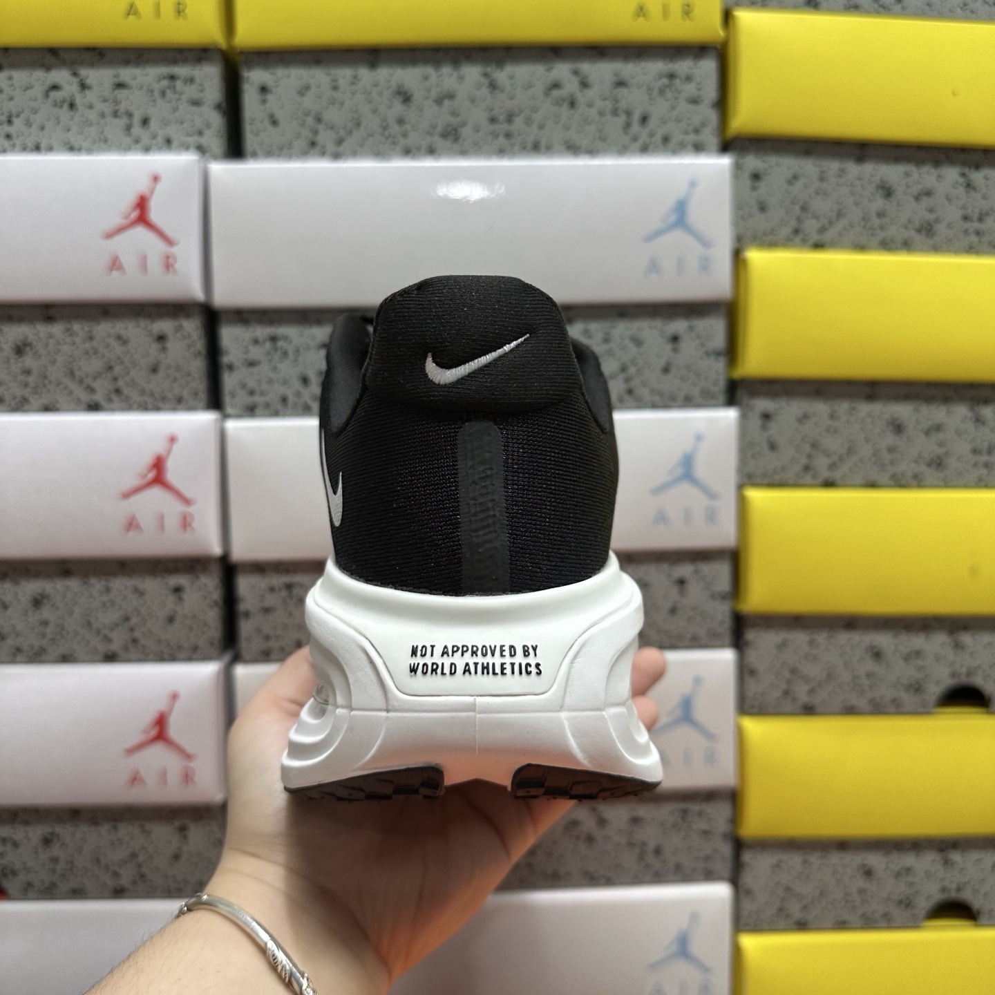 Nike Vomero Premium HQ2050-302 2