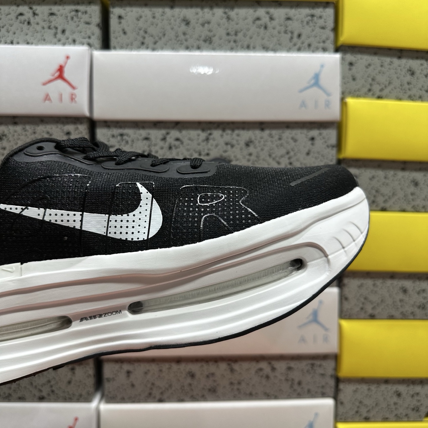 Nike Vomero Premium HQ2050-302 4
