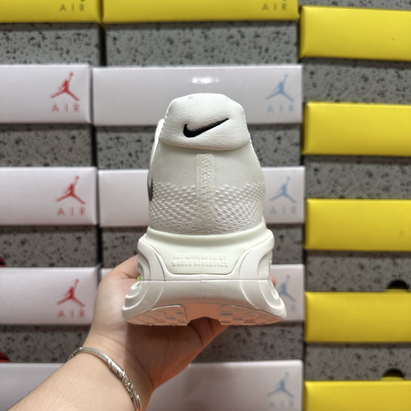 Nike Vomero Premium HQ2050-303 2