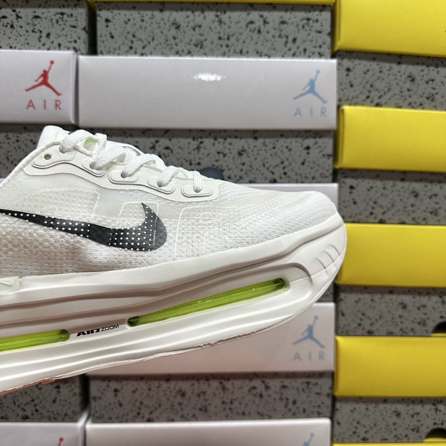 Nike Vomero Premium HQ2050-303 4