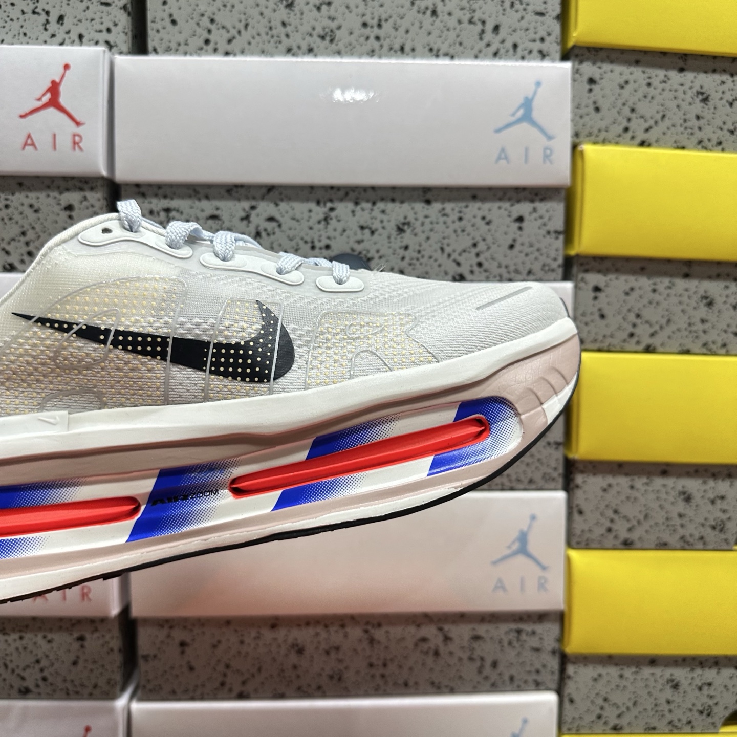 Nike Vomero Premium HQ2050-308 4