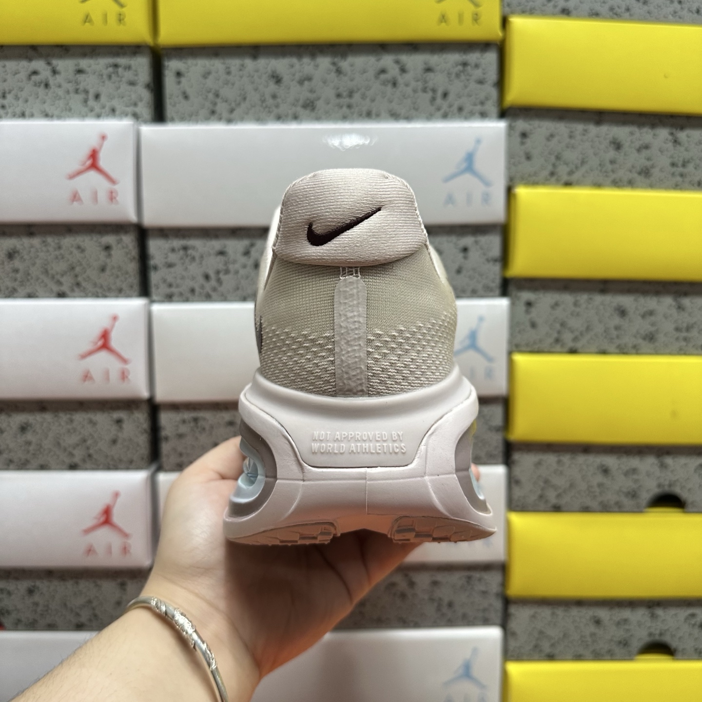 Nike Vomero Premium HQ5963-607 2