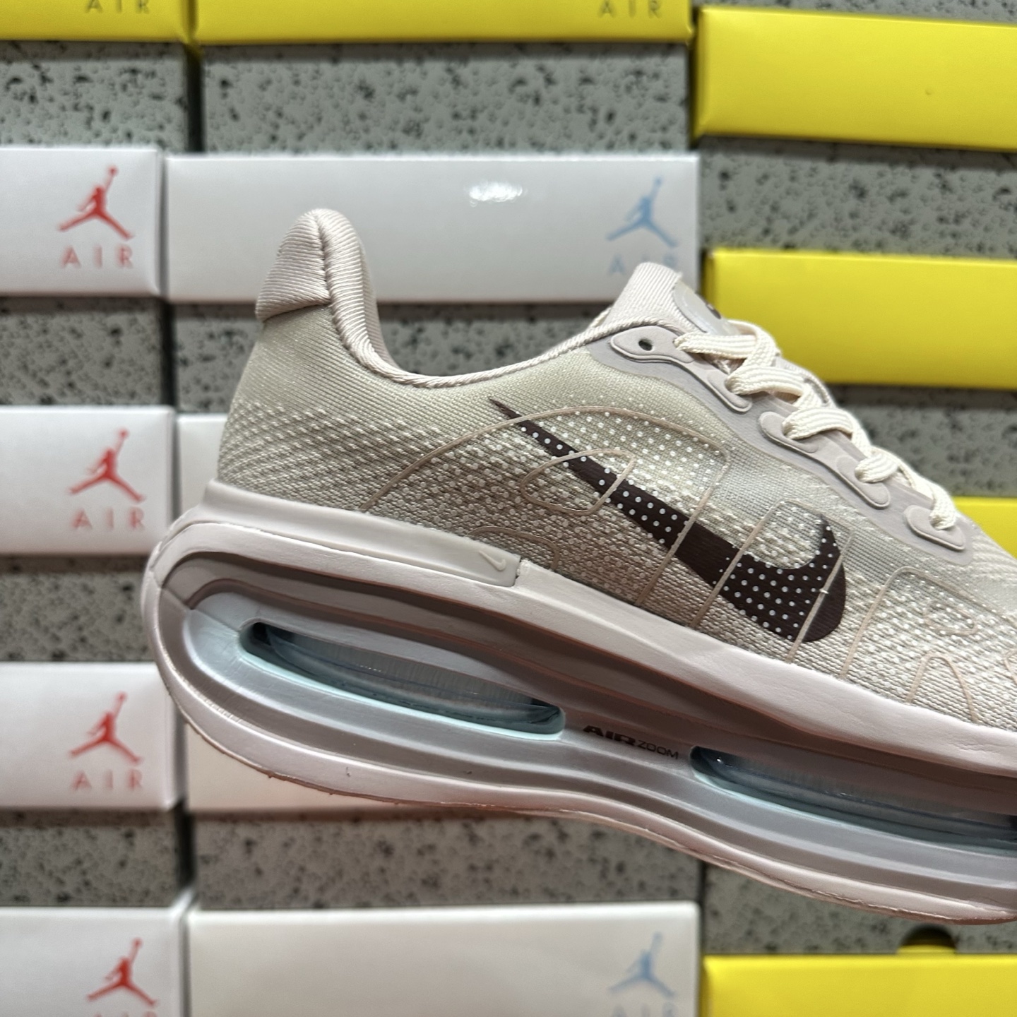 Nike Vomero Premium HQ5963-607 3