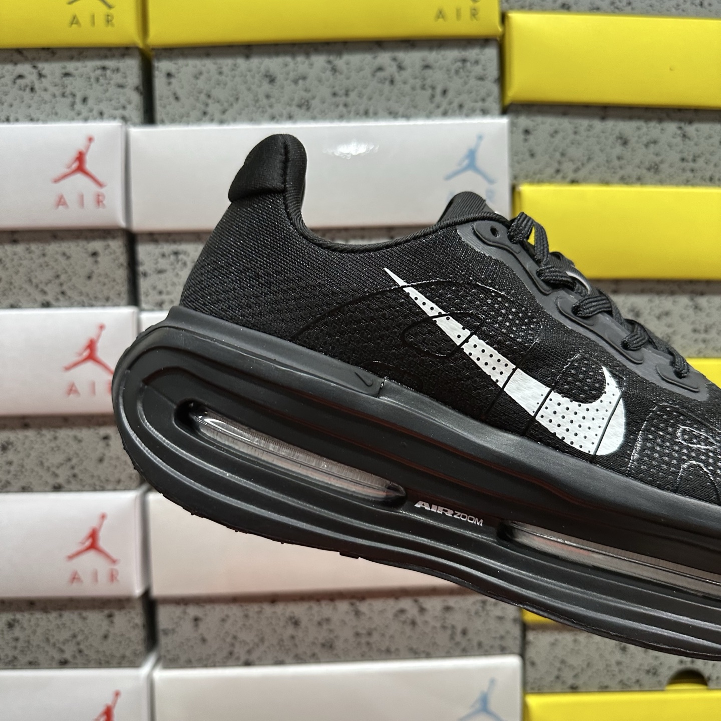 Nike Vomero Premium HQ2050-558 3