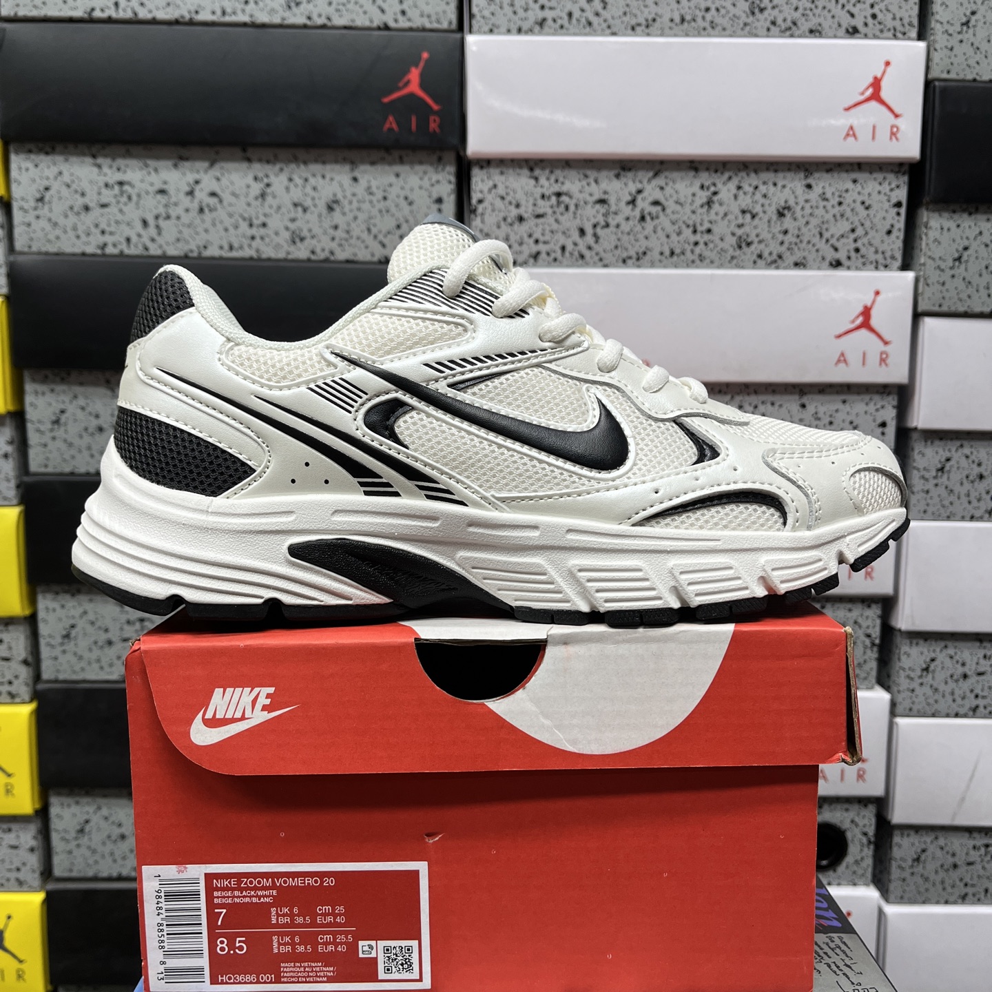 Nike NIKE VOMERO HQ3686-001