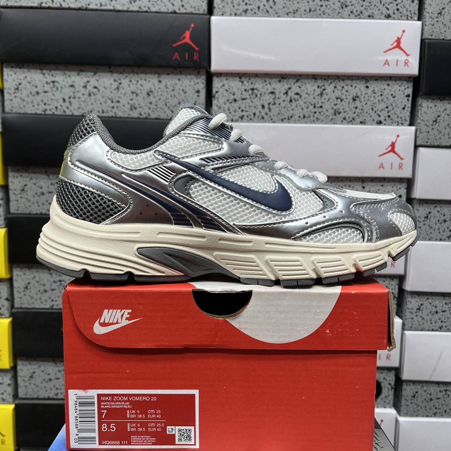Nike NIKE VOMERO HQ6868-111