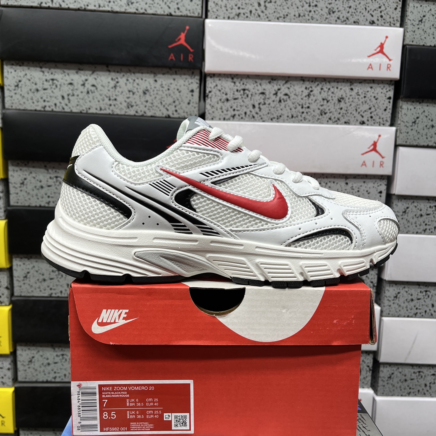 Nike NIKE VOMERO HF5982-001