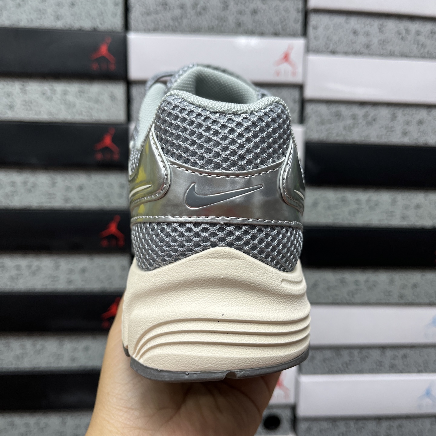 Nike NIKE VOMERO HF9149-109 2