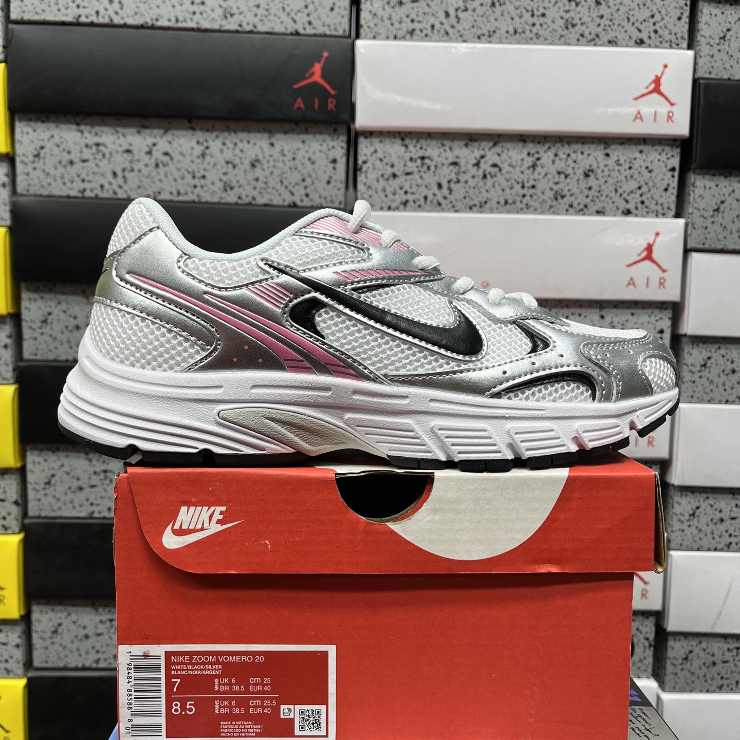 Nike NIKE VOMERO HF1553-100 manufacturer view 1