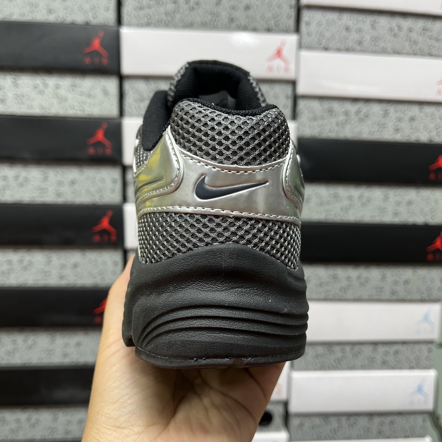 Nike NIKE VOMERO HF7069-100 2