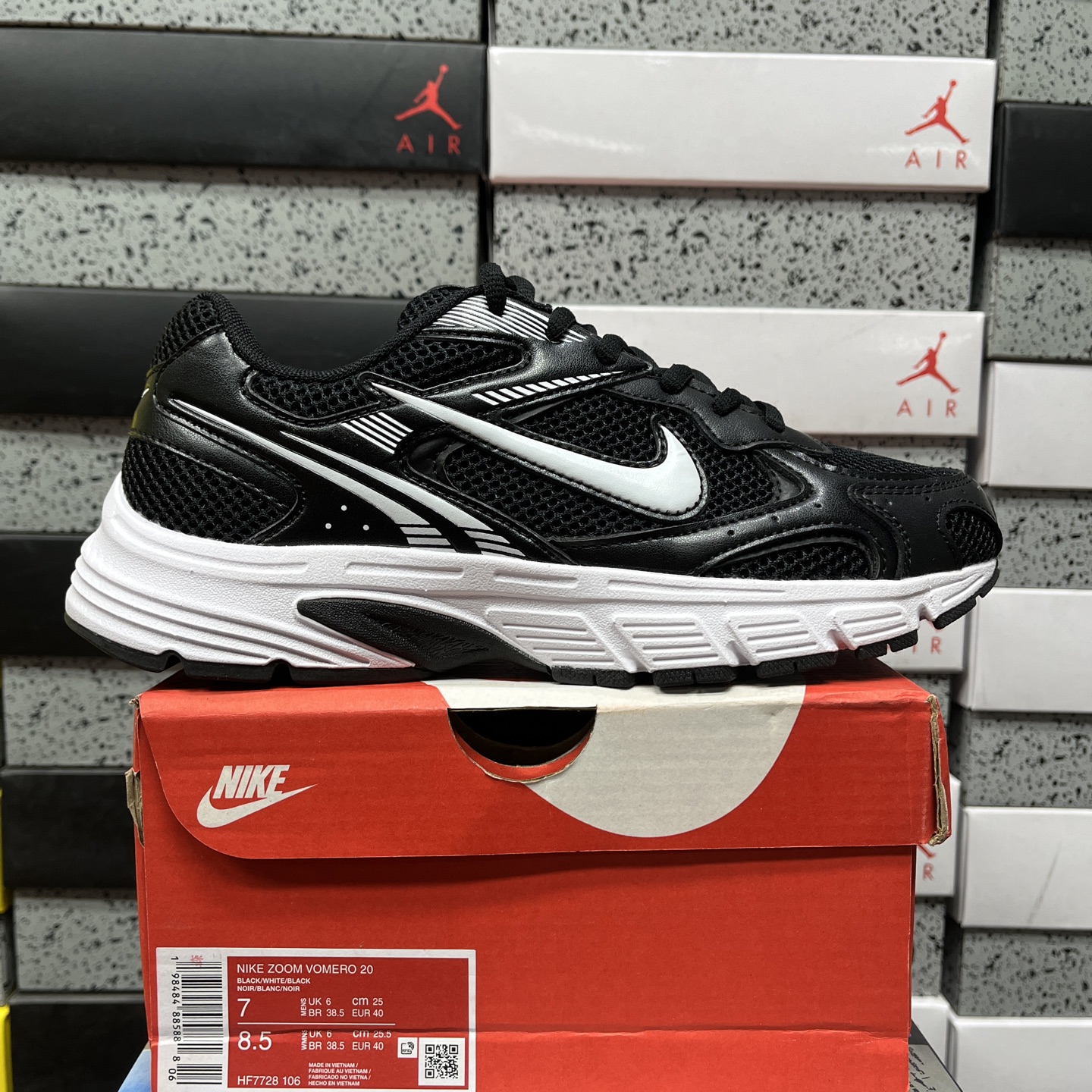 Nike NIKE VOMERO HF7728-106