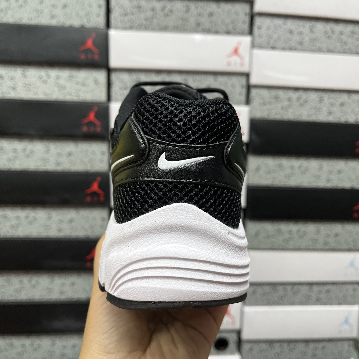 Nike NIKE VOMERO HF7728-106 2