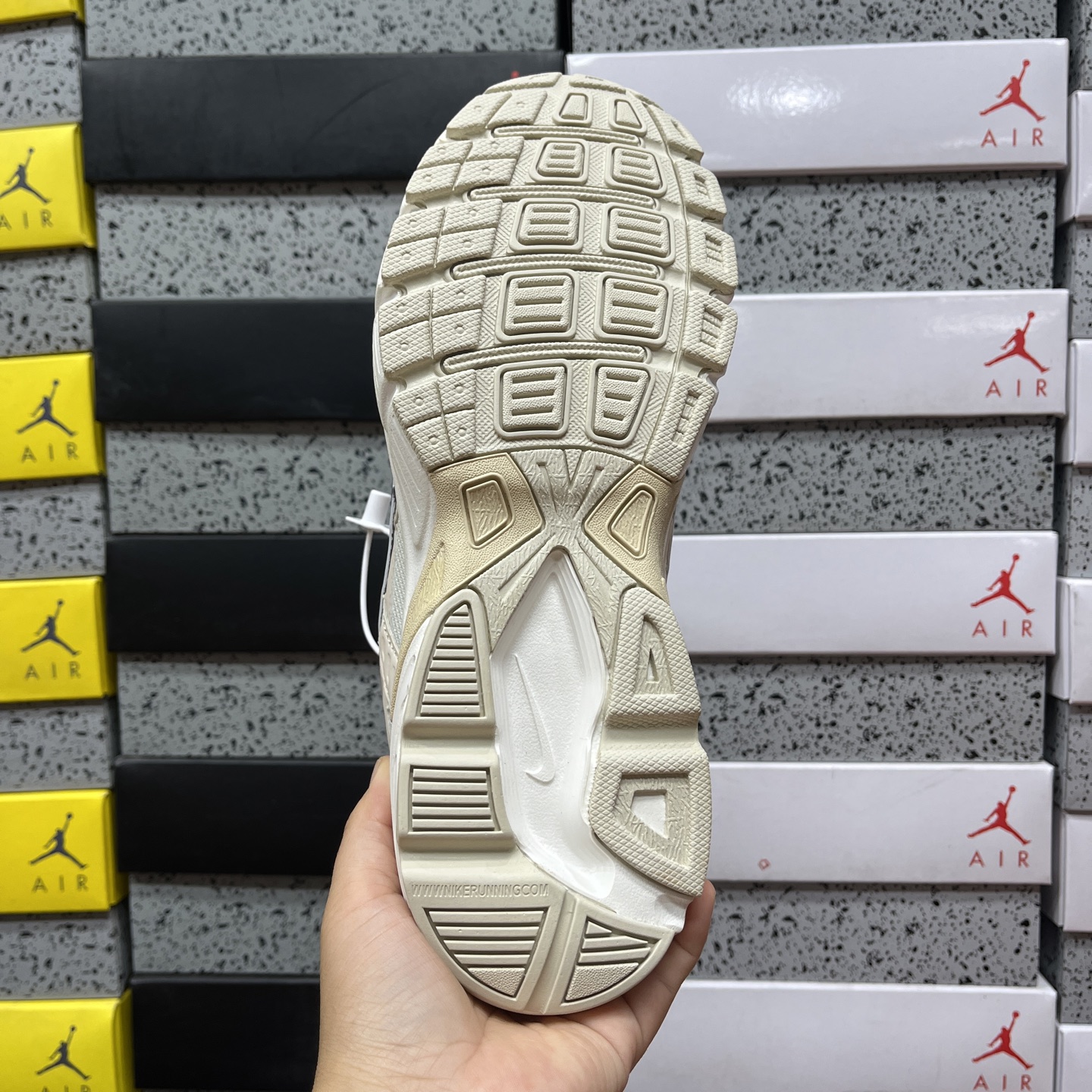 Nike INITIATOR HQ1183-141 3