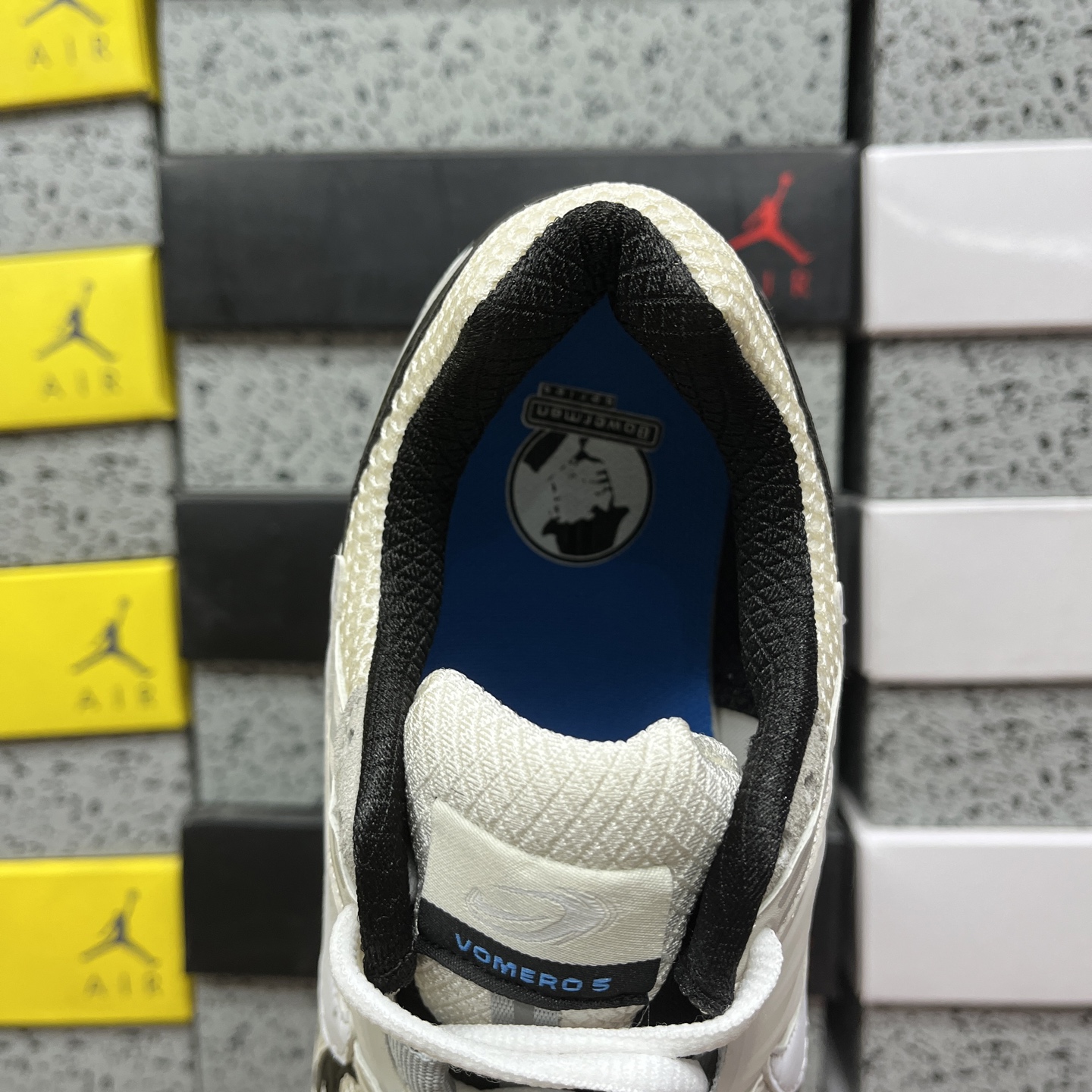 Nike Vomero5 FN7649-110 3