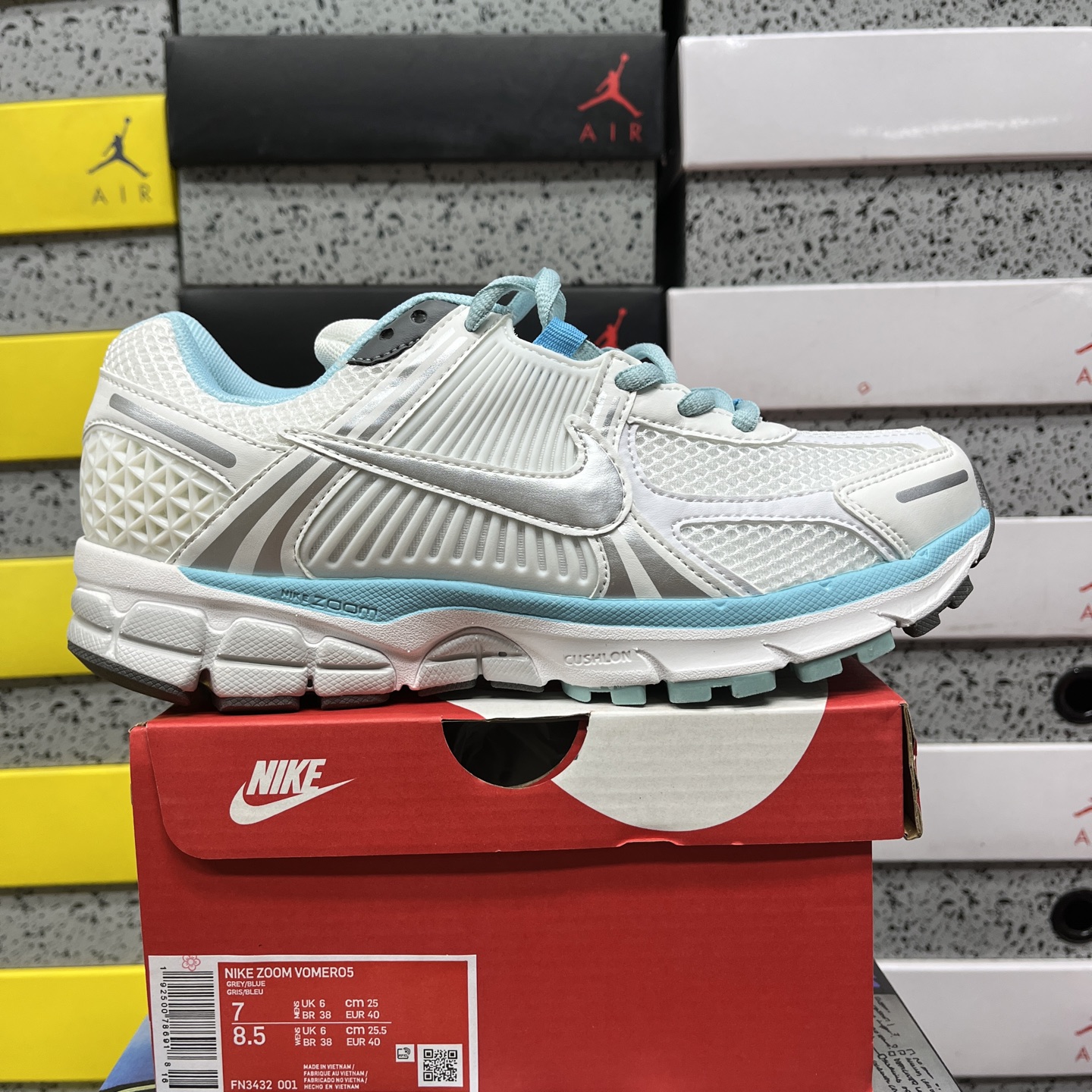 Nike Vomero5 FN3432-001
