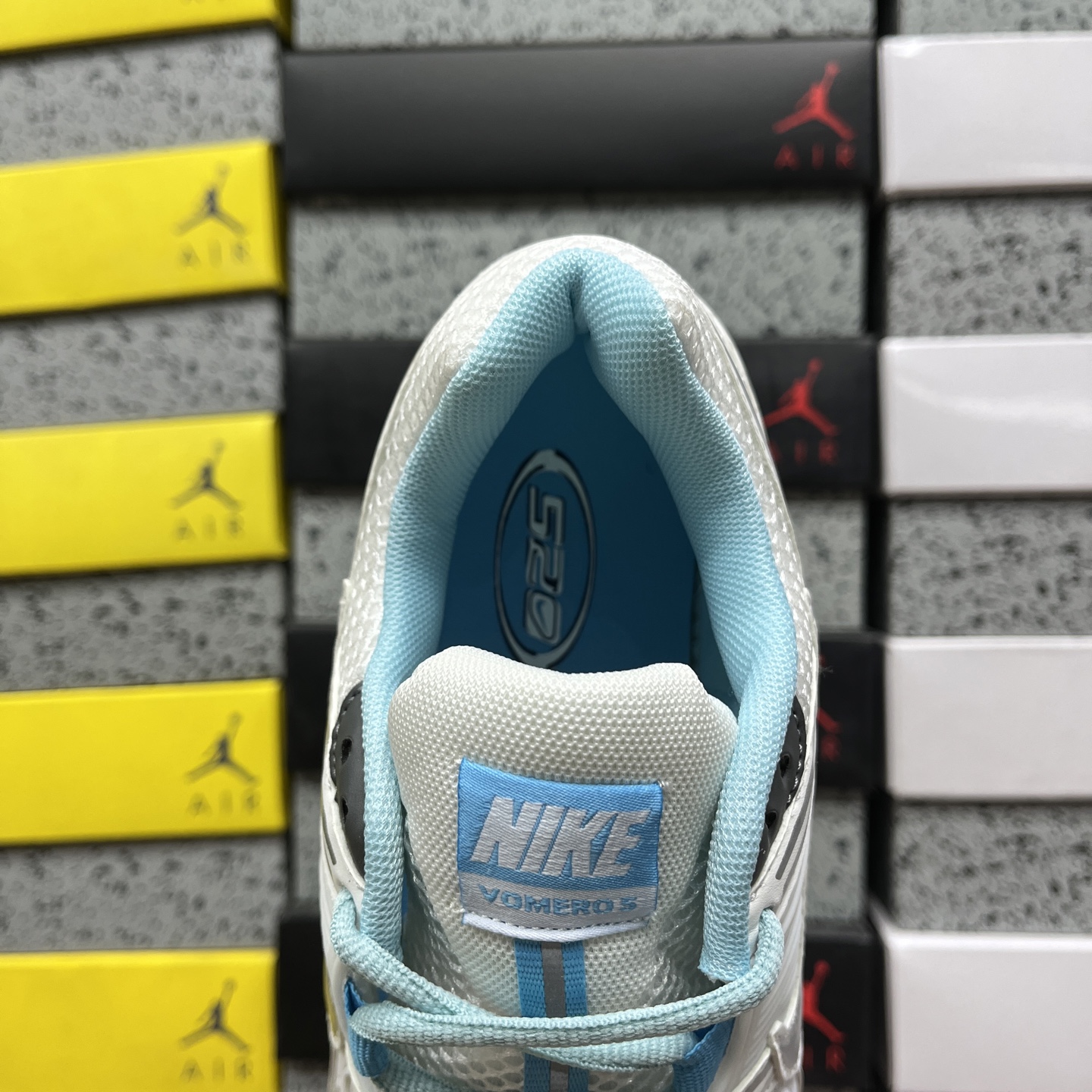 Nike Vomero5 FN3432-001 3