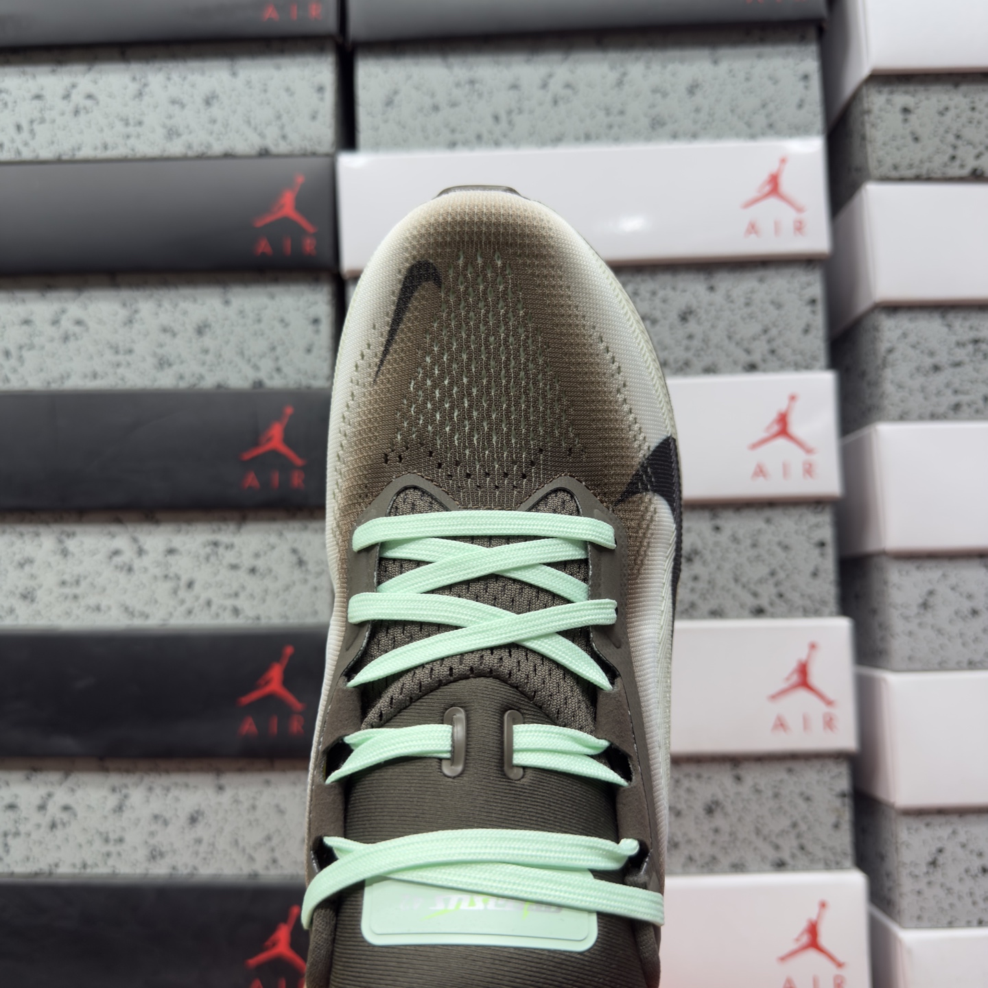 Nike AIR ZOOM PEGASUS 42 IW2349-001 3
